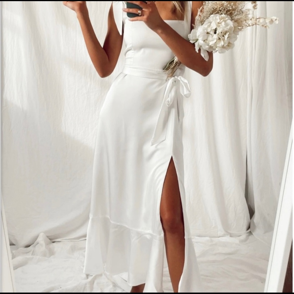 Show me your mumu garden midi dress. Size small. White